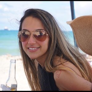 Meet your Posher, Monica